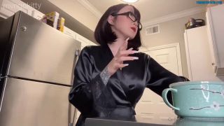 6273 Mvngokitty - Home Alone With Stepmom