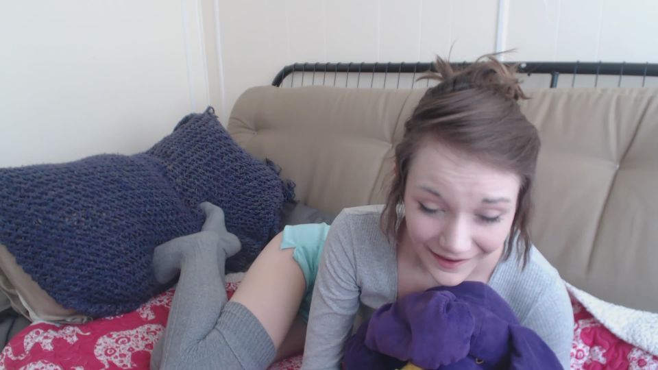 ManyVids.com - Princess Bambie Aka Carissa Nicole - Your Cutesy Teen Girlfriend Pantyhose!