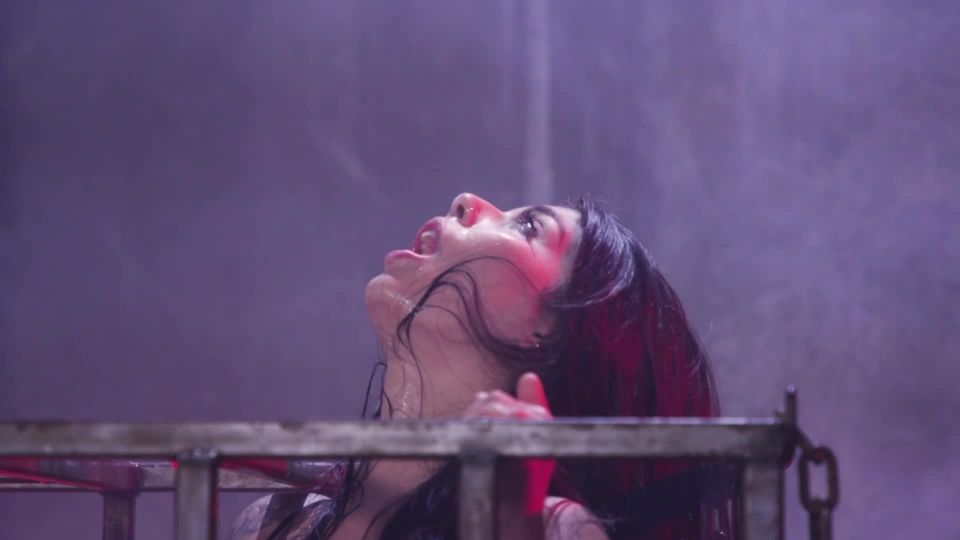 videos- linda latina gina toma una buena follada mientras que encerrado...