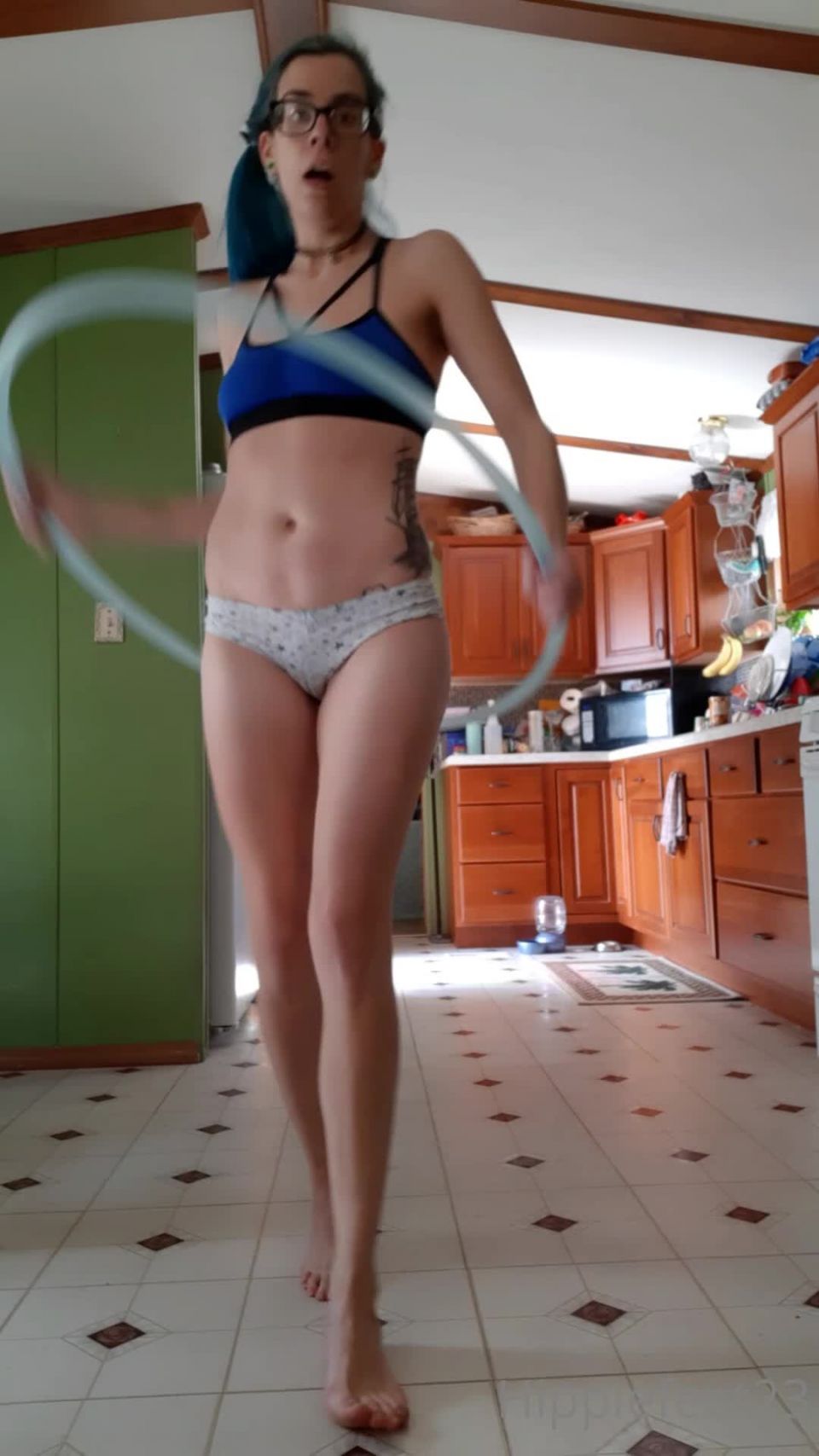Kyra - hippiefeet23 () Hippiefeet - this was hard so now i gotta practice strip hooping tip if you encourage this idea ps 27-03-2021