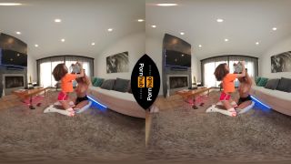 VR 180   Gamer Girl Nia Nacci  Tricks Cecilia Lion Into Fucking