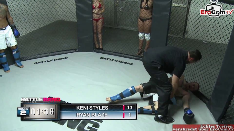 Analsex con una morena tetona después de la competencia.