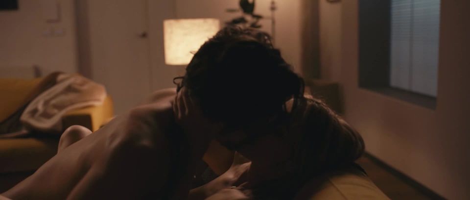 Explora aventuras nocturnas eróticas en la isla del Paraíso