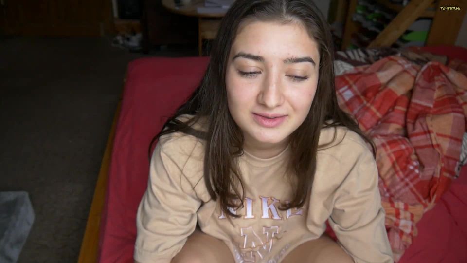 Leah Snu - Erstes mal Fingern - So mache ich es mir selbst - Germany