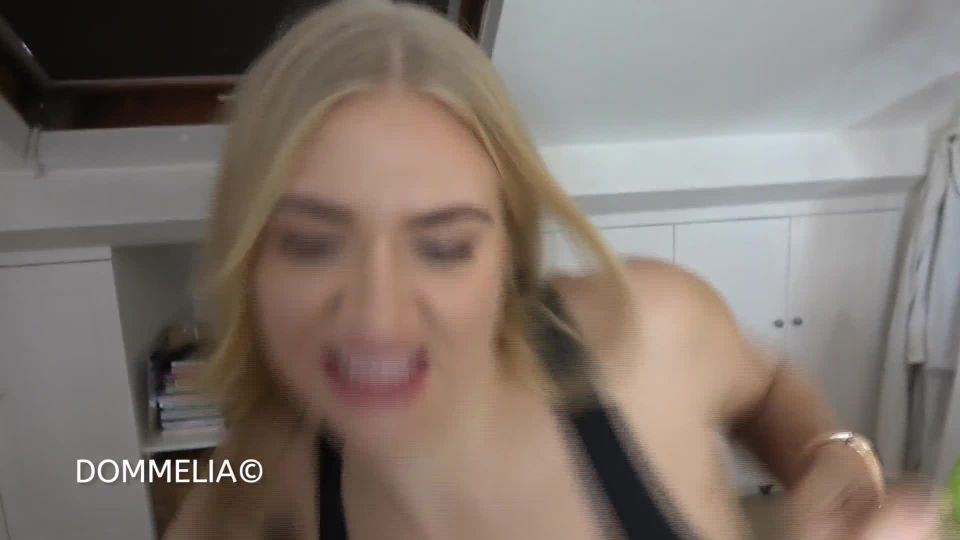 video en línea 38 fumar fetiche mamada masturbación porno  Diosa Dommelia - Ballbusting El Crepe Gimnasio  hembra