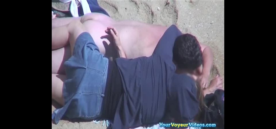 Couple fucking in the beach caught on tape Hairy!