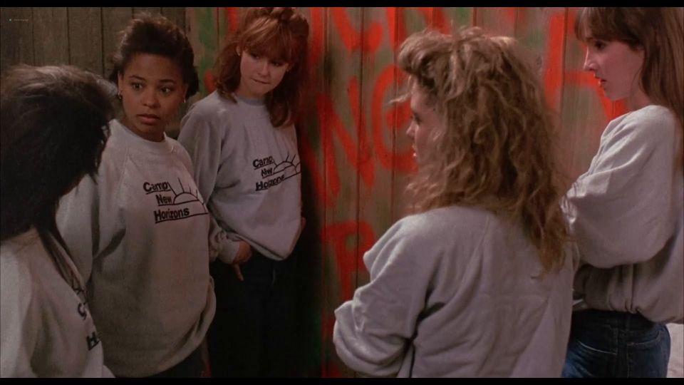 Stacie Lambert y Kashina Kessler en el campamento de Sleepaway III Del