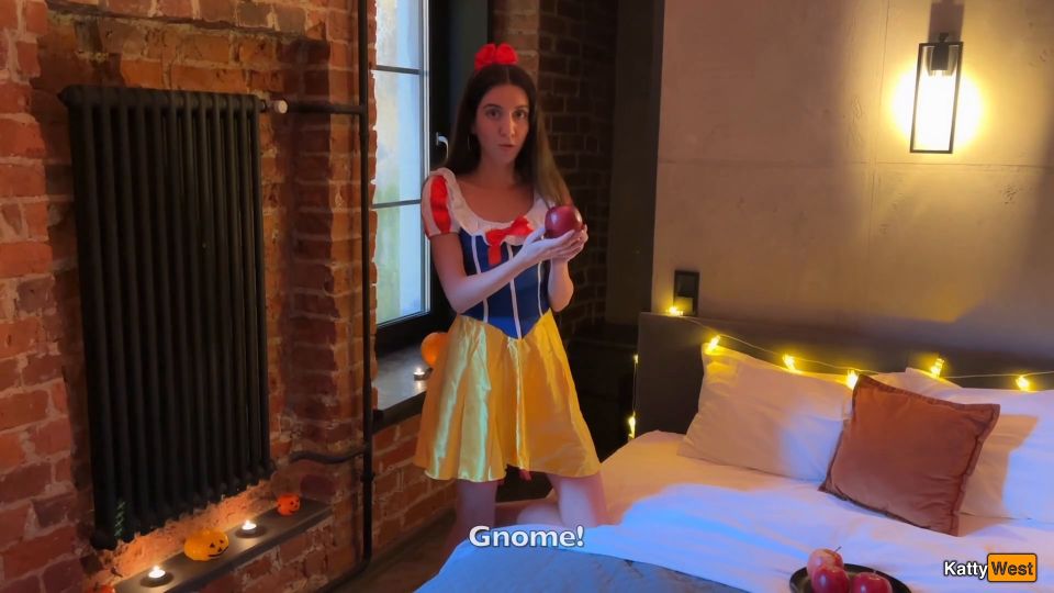 The Huntsman fucks the Evil Queen and then Snow White (Teen) Katty West