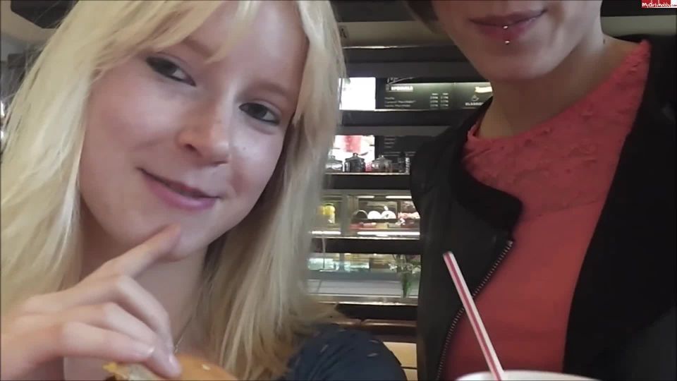 Anni-Trinity - Lesben Fist im Burgerladen  - porn - german amateur allure torrent