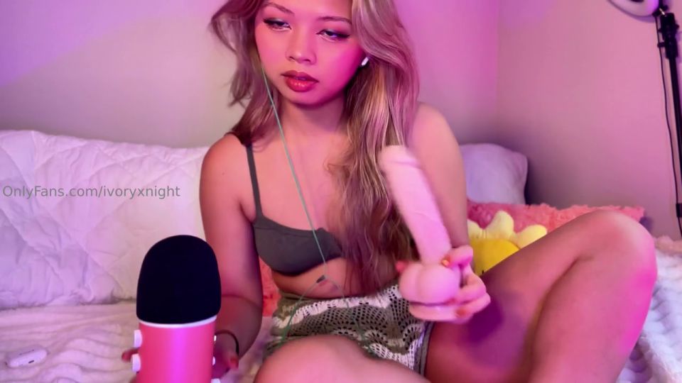  Ivoryxnight Ivoryxnight Masturbates With A Vibrator On Her Bed ASMR