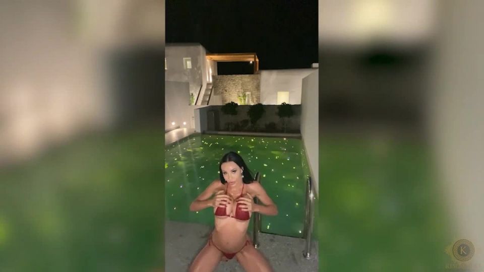 Kimberlee - Sexy Poolside Tranny - Shemale