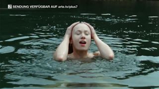 Alina Levshin, Carmen Birk, Marie Baumer - Im Angesicht des Verbrechens s01e01 (2010) HD 720p. - [Celebrity porn]