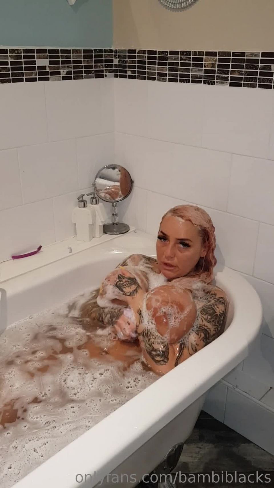 CREAMP$E QUEEN - bambiblacks uk () Bambiblacksuk - bathtime come join me and my huge soapy tits 08-02-2019