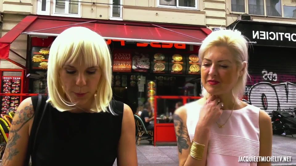 jacquieetmicheltv.20.08.11.sophie.and.camille.fr