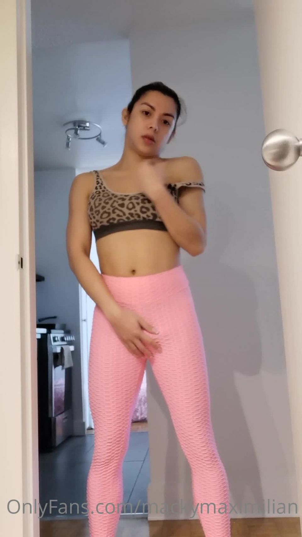 Onlyfans - Maxine Macky - mackymaximilian - mackymaximilianlittle after work out rub a tug tug - 24-02-2021