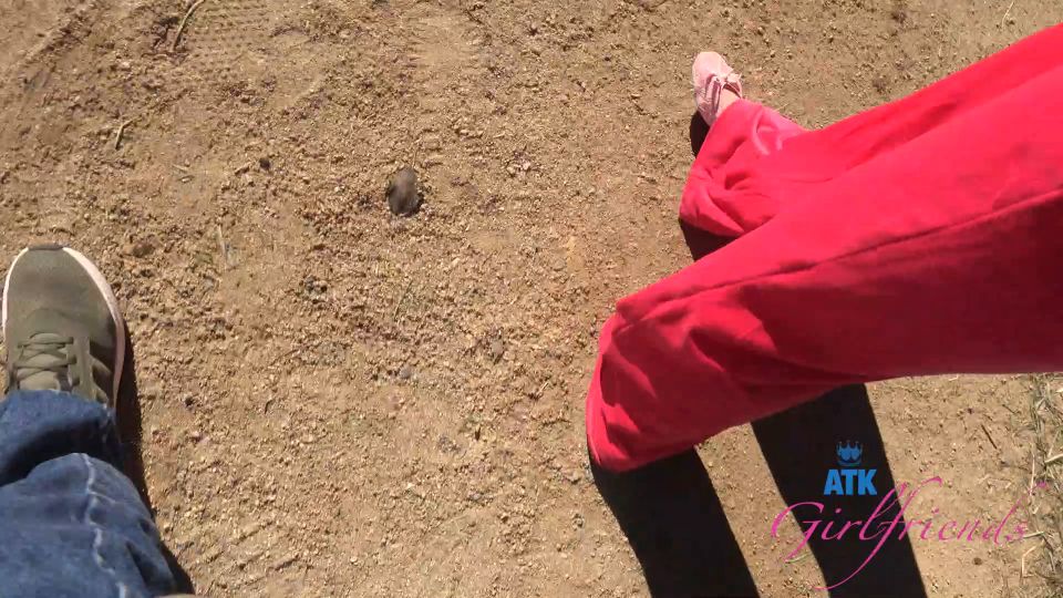 [ATKGirlfriends] Dez Hansen Farm Date 1 [12.13.25] [1080p]