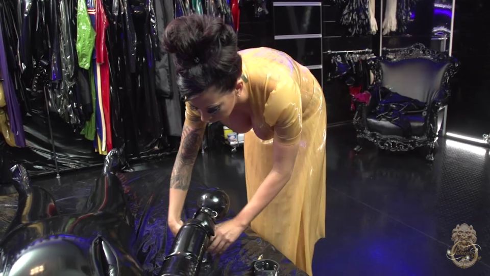 Ein traum in latex 01 (pos 141106) -  domination