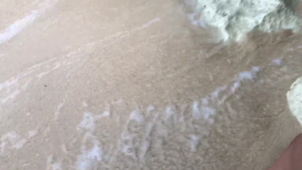 Amateur Fuck on an Island Beach Ends with Cum Taste