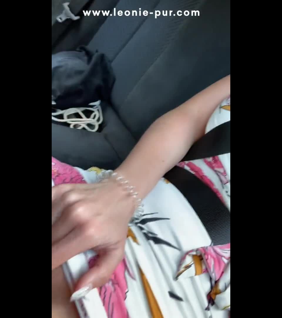 Whg 71357 Omg¡ Secretly Fingered In The Taxi To Orgasm