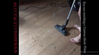 xxx video 18 BDSM COUPLE – Miss M – Viéndolo alocado en cuatro patas con esas hermosas rayas rojas, rocoso emerson femdom en femdom porno