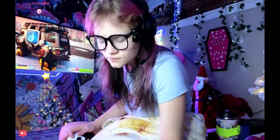 fetiche Amanda Trivizas y Bootybyshel get travieso y follándose en este jugoso video de la corrida Amanda Trivizas