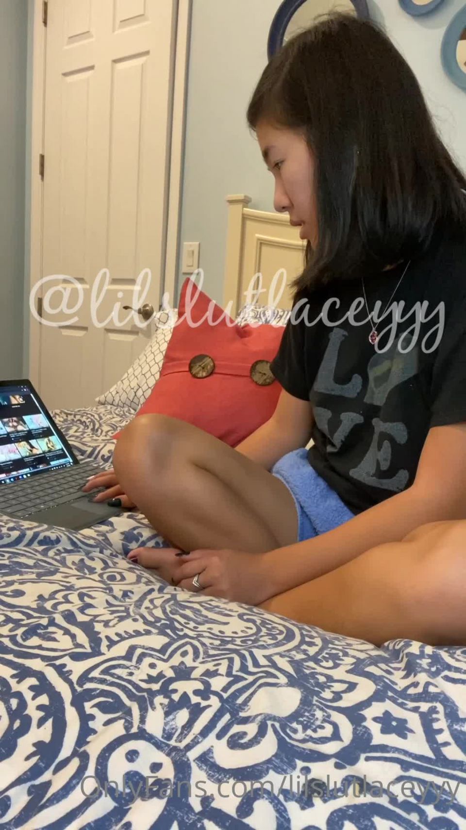 Onlyfans - Slutty Asian Princess - lilslutlaceyyy - lilslutlaceyyy watching porn POV me watching dp porn before bed - 06-10-2020.