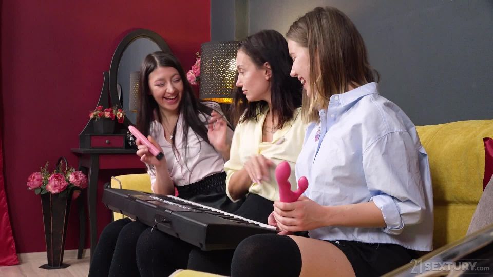 Mary frost, amalia davis, rin moon – pleasure in d-major (2021)