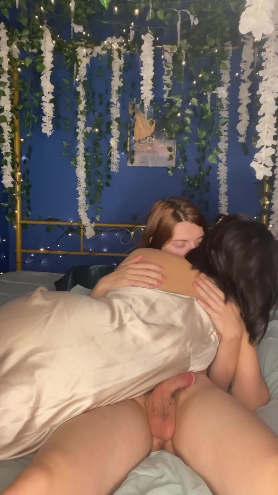 Mia Thorne Lola Enjaulado y acorralado por una T Girl en su noche de bodas nuevo Transexual (Porno Transexual)