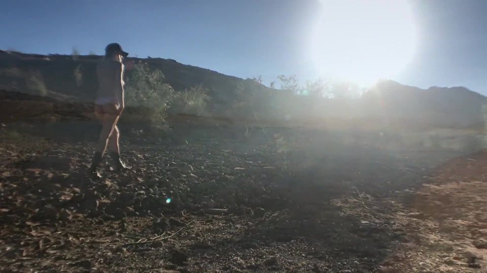 Bombshell Fucking And Sucking Out At Lake Mead milf 