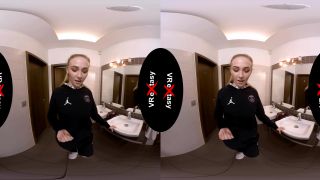 Jenny Wild (Restroom Solo / 09.01.2020) [Oculus] (UltraHD 4K / VR) VReXtasy, video blonde lesbian new 2018 on virtual reality 