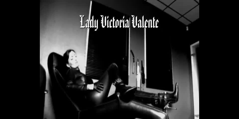 clip 29 Lady Victoria - Facesitting With Leather Ass Pov - facesitting - pov big nose fetish