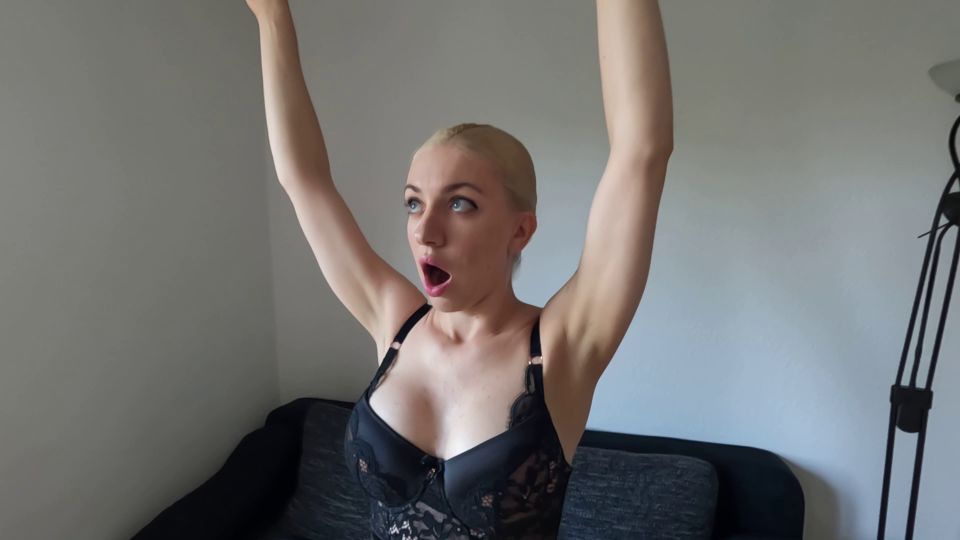 Katya huye del maniaco que quiere congelarla