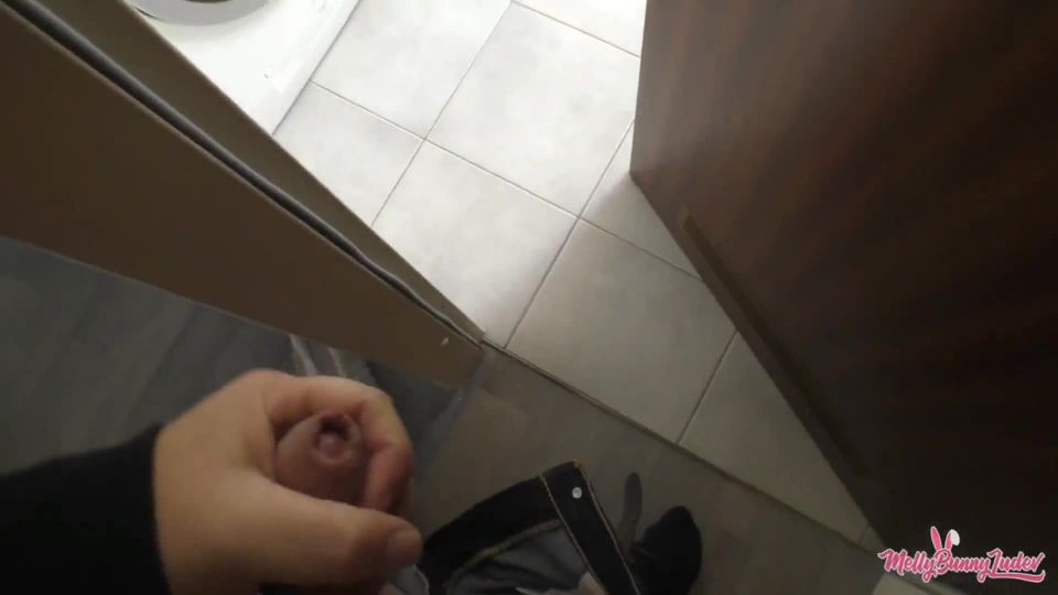 MellyBunnyLuder - Schluessel von außen stecken lassen und war unter der Dusche  on amateur porn russian amateur casting