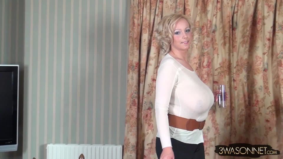 Agnetis Exposed Breasts Top 2016 09 03 1080P BigTits!