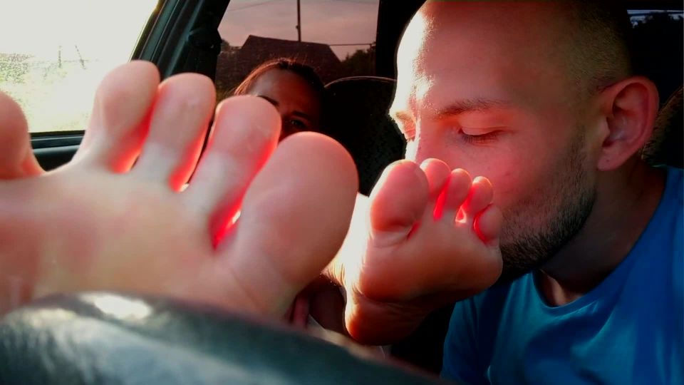 xxx video clip 36 navel fetish porn FOXYANDZAZ – A Horny Taxi Driver Licked My Feet Instead Of Paying For The Ride – Foot fetish, footworship on feet porn