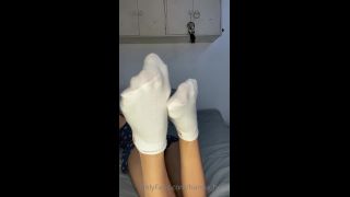Hannah Robins - hanna hcri HannahcriWhite socks teasing removal I had a lot of white socks video suggestions so here is it - 17-11-2020 - Onlyfans