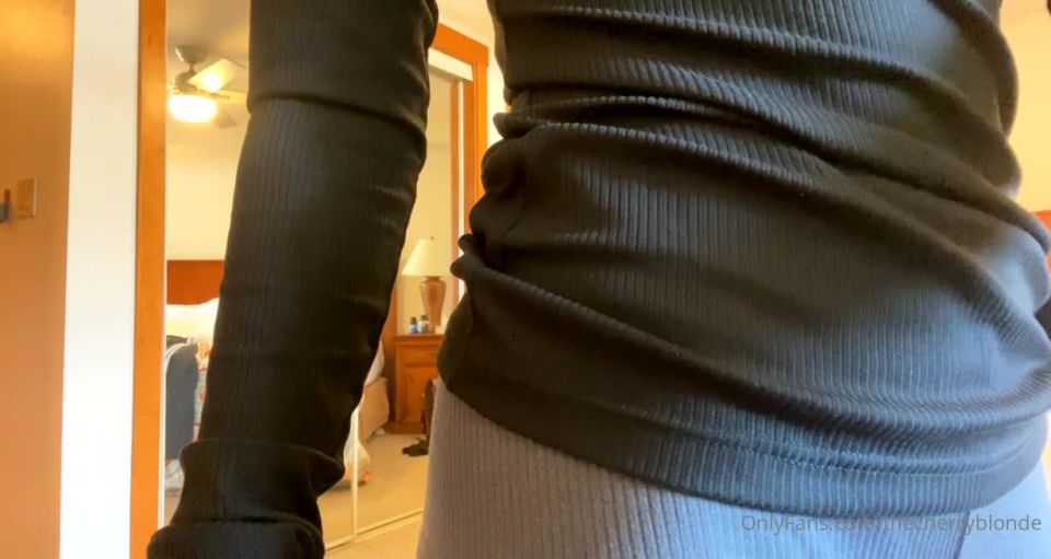 Hailey - thecherryblonde () Thecherryblonde - i just had to show off how bouncy my butt looked under my ski pants 12-01-2021