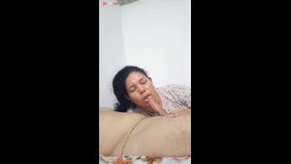 Esposa chupando polla estilo teterito