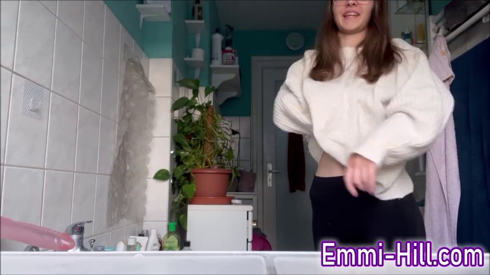 18Yo Skinny German Teen Fucks Herself.