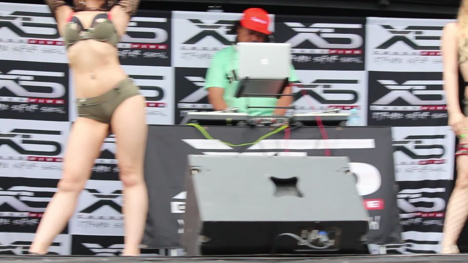 Voyeur Tokyo Auto Salon 2 - 143 m 004, on voyeur