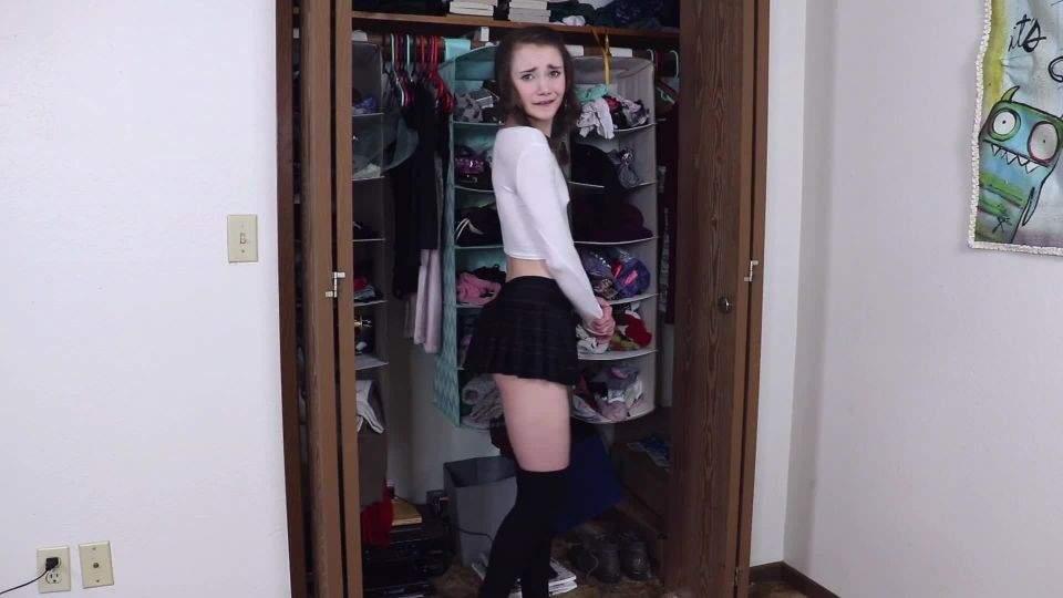 ManyVids.com - Princess Bambie Aka Carissa Nicole - Daddys New School Uniform W Facial Webcam