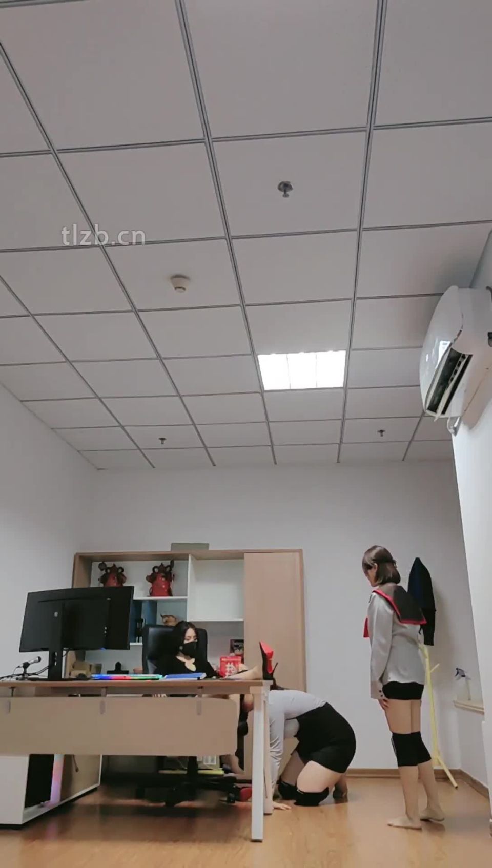Discipline in the office to punish 2 female employees - Asian femdom