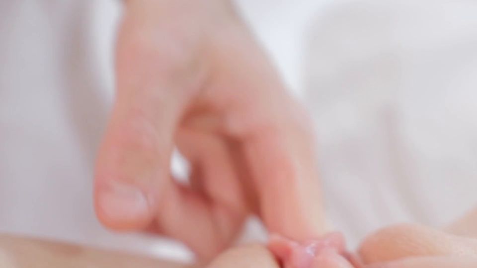 7116 CLOSE UP CLIT LICKING  Loud Moaning Female Orgasm from L...