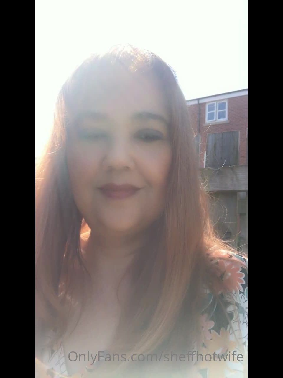 Onlyfans - Yasmin - sheffhotwife - sheffhotwifePerfect day for a bit of titty flashing in the garden - 13-04-2021