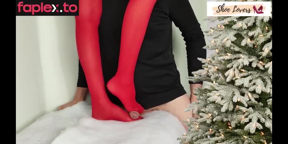 [GetFreeDays.com] shoelovers - Christmas red syockings footjob cock trampling Sex Leak March 2023