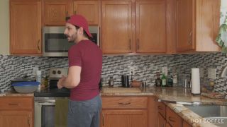 [Amateur] FUCKING AND COOKING! Thick Latina wife gets fucked while the husband cooks