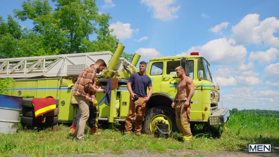 Skyy Knox, William Seed, Malik Delgaty “Big Hoses” (Bareback)  *