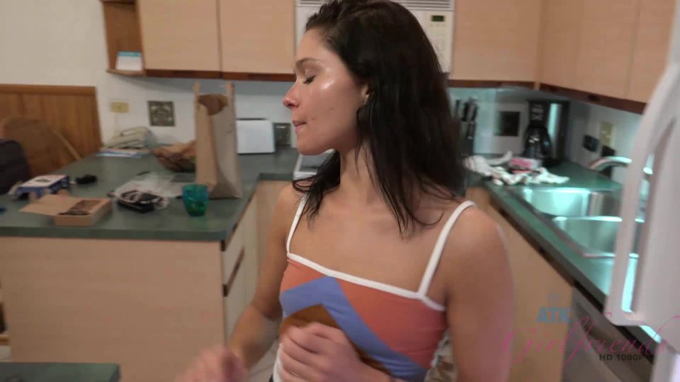 Zoe is in Hawaii and the smiles never end! - Porn hd