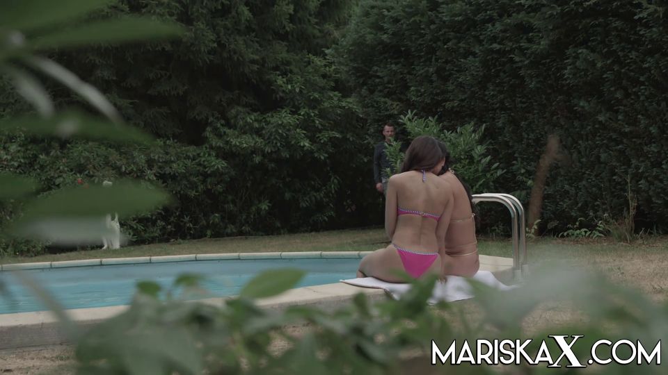 Mariska X 20 09 24 And Sahara Knite Lap Each Others Pussy By The Pool – Full HD - Pool