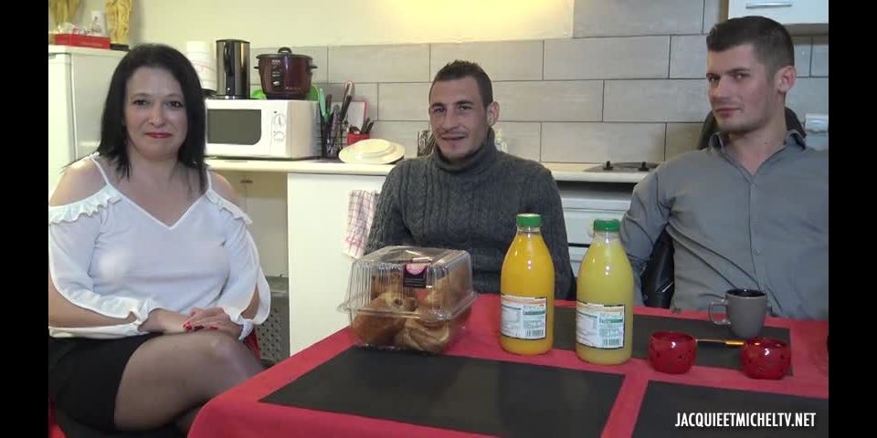 Jacquieetmicheltv presents Aline nous offre le petit - déjeuner – 03.04.2019